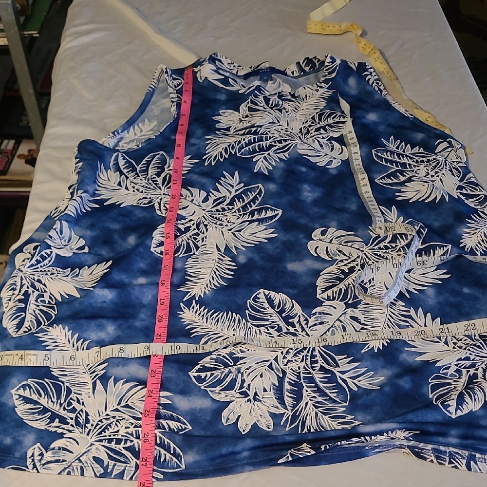 Apt. 9 Blue and White Leaf Pattern Top Last Call Free With Sale